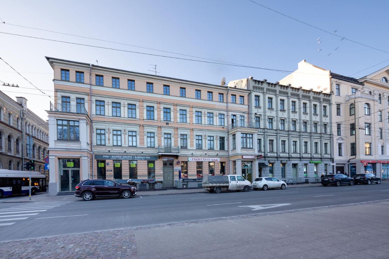 Merkela Loft Apartment Beside Vermanes Park Riga Exteriör bild